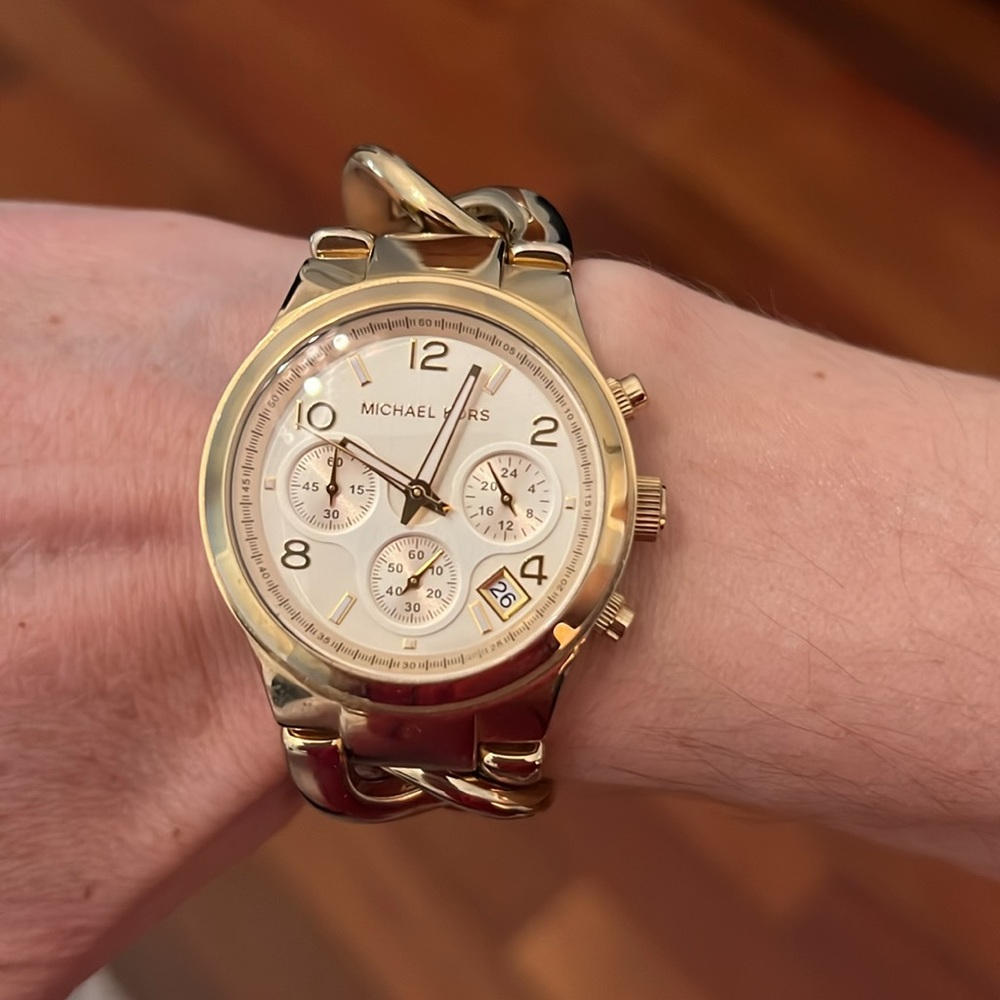 MICHAEL
Michael Kors
Michael Kors Chain
Bracelet Chronograph
Watch, 38mm